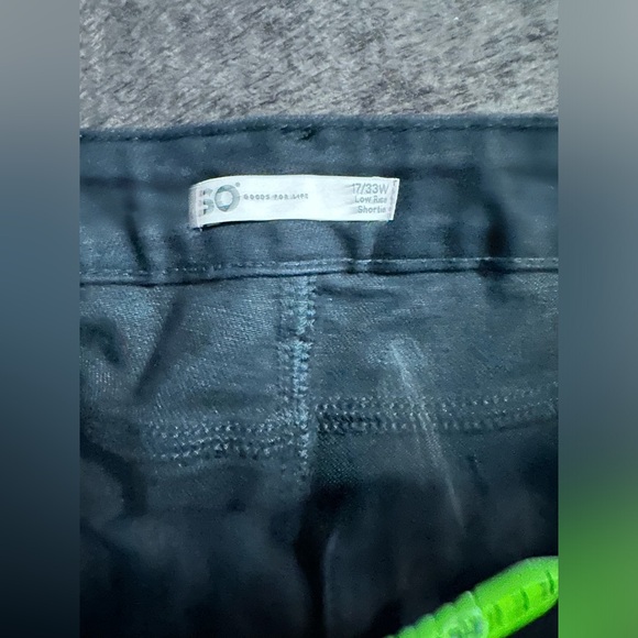 New SO Low Rise Shortie Black Shorts Stretch Size 17/33W - Picture 6 of 7